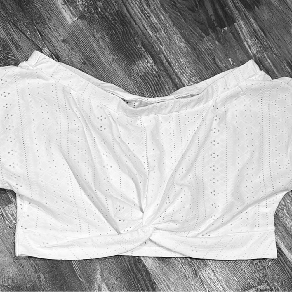 SHEIN VCAY Plus Off Shoulder Twist Front Crop